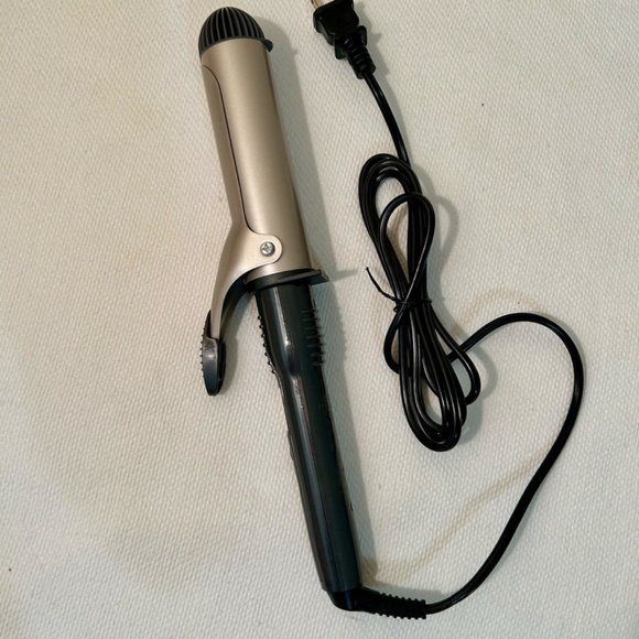 Curling Iron - Conair InfinitiPro Tourmaline Ceramic 1 3/4 Inch 5 settings - Picture 6 of 7